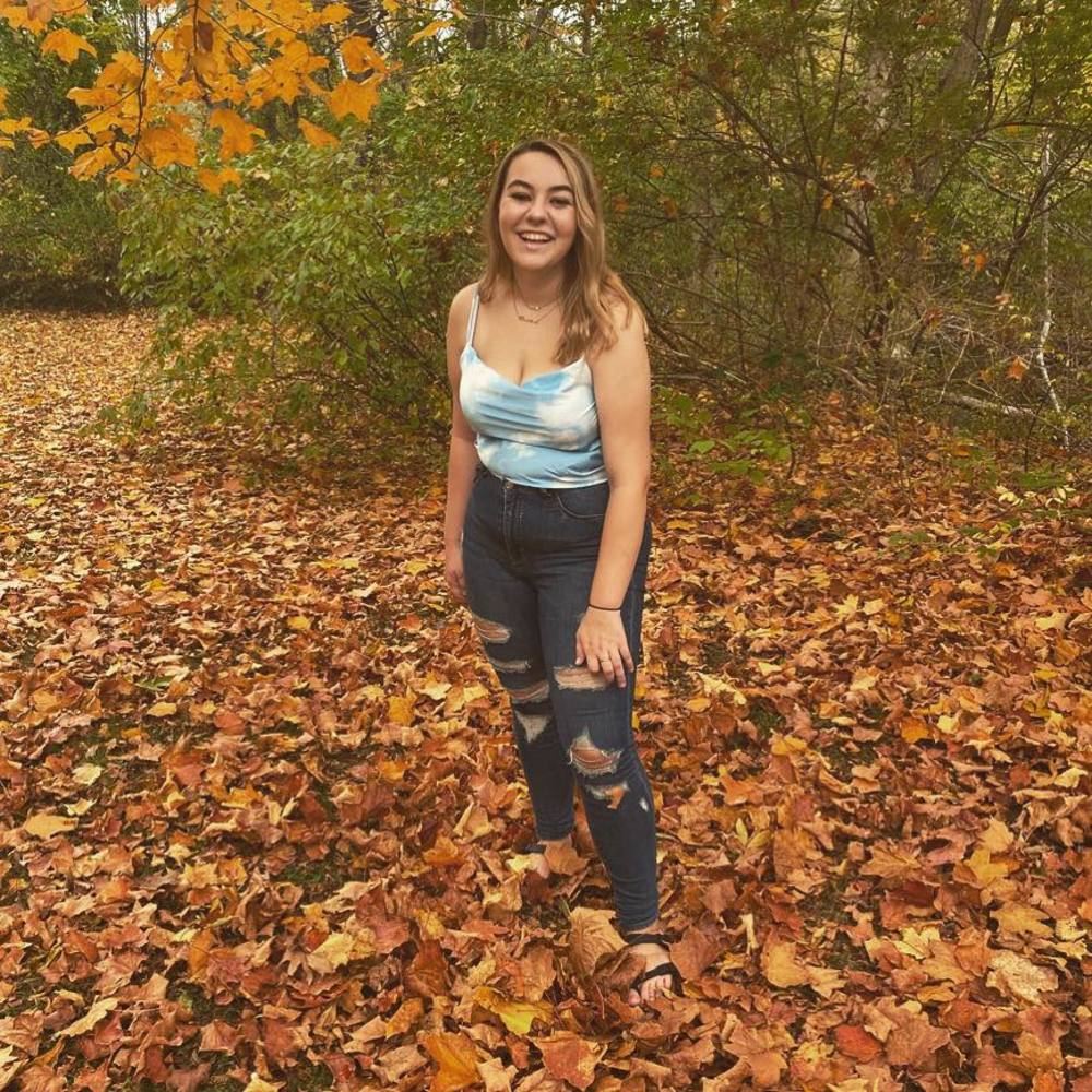 Meet your Posher, Caitlin